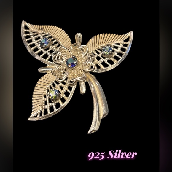 Elegant Silver and Rhinestone Brooch - Picture 6 of 6